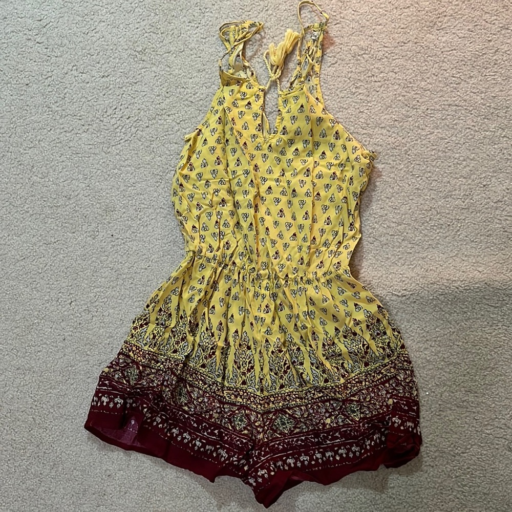 YELLOW HOLLISTER ROMPER